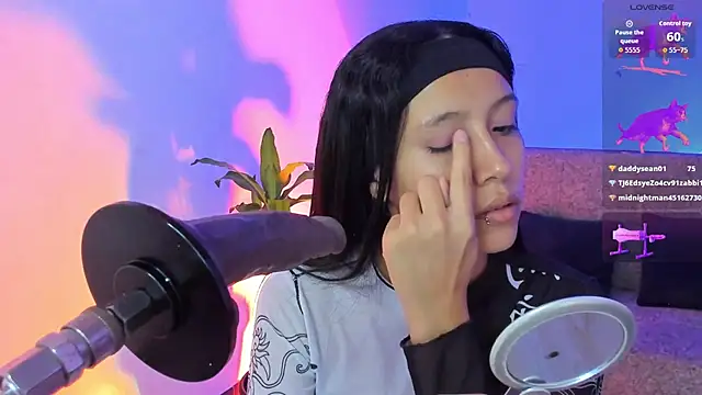 alicemoon   online show from December 3, 2025, 10:13 am