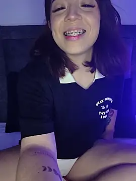 summi10 online show from September 19, 2025, 10:54 pm