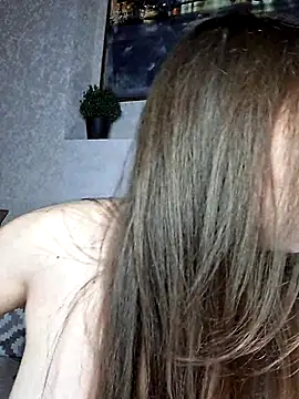 Snapshot of Olivia_OliV chatting on November 18, 2025, 1:00 am Olivia OliV online show from November 18, 2025, 1:00 am