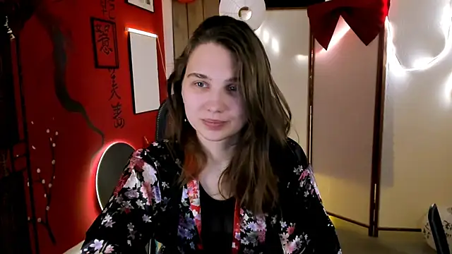 Snapshot of TessaMill chatting on February 10, 2026, 5:44 am TessaMill online show from February 10, 2026, 5:44 am