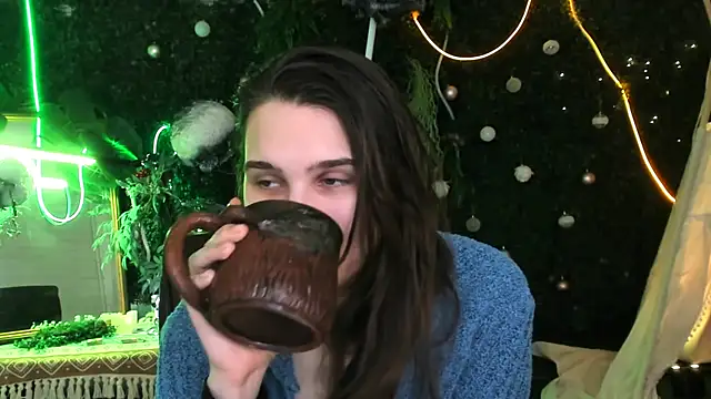 Snapshot of TessaMill chatting on February 14, 2026, 9:28 am TessaMill online show from February 14, 2026, 9:28 am