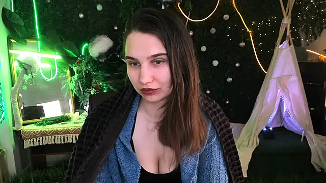 Snapshot of TessaMill chatting on February 15, 2026, 6:10 am TessaMill online show from February 15, 2026, 6:10 am