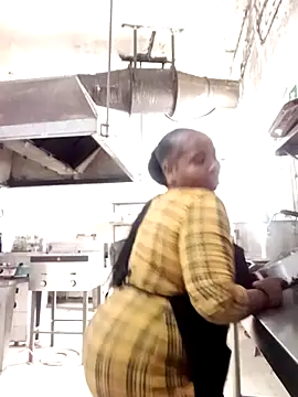 ShySexyBaddiexx online show from September 9, 2025, 11:21 am