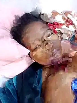 ShySexyBaddiexx online show from October 29, 2025, 11:45 am