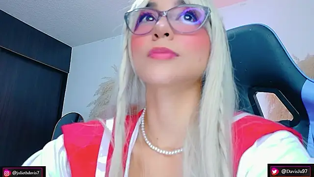 Snapshot of JulietaDavis chatting on April 12, 2026, 2:16 am JulietaDavis online show from April 12, 2026, 2:16 am