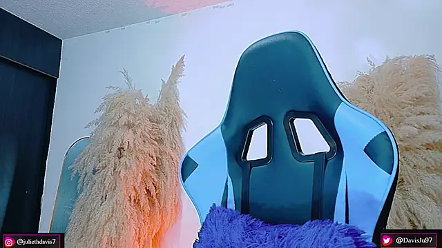 Snapshot of JulietaDavis chatting on April 13, 2026, 2:06 am JulietaDavis online show from April 13, 2026, 2:06 am