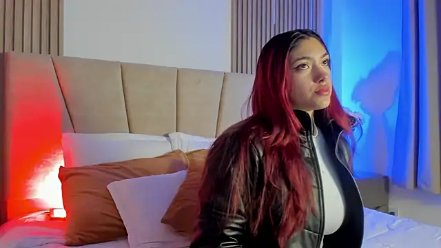 Victoria Beaumont online show from November 18, 2025, 11:36 am