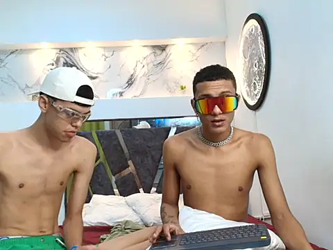 TWINKS FRIENDS online show from November 6, 2025, 8:26 am