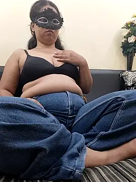 Snapshot of Iampriyaaa15 chatting on October 8, 2025, 10:24 am Iampriyaaa15 online show from October 8, 2025, 10:24 am