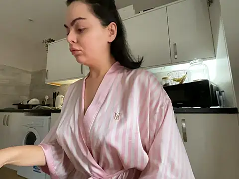 FrancescaXO online show from February 6, 2026, 10:29 am