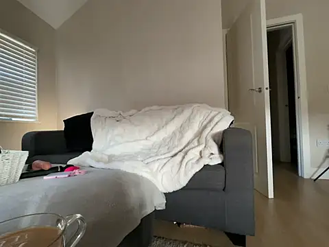 FrancescaXO online show from April 11, 2026, 4:22 pm