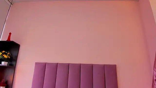 violet myerrs online show from April 15, 2026, 1:29 pm