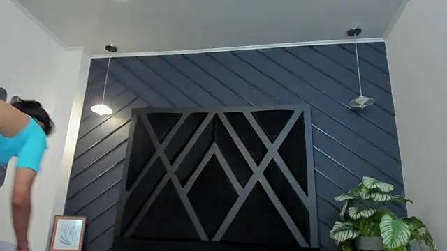 zoe martins  online show from November 12, 2025, 5:13 pm