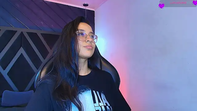 zoe martins  online show from April 15, 2026, 5:20 pm