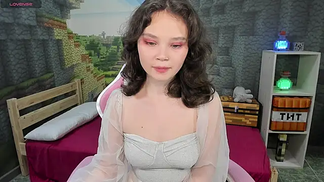 Snapshot of EmilyChaves chatting on September 18, 2025, 6:32 pm EmilyChaves online show from September 18, 2025, 6:32 pm