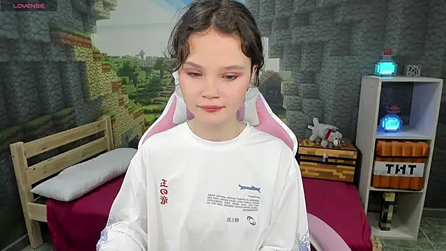 Snapshot of EmilyChaves chatting on September 22, 2025, 10:56 pm EmilyChaves online show from September 22, 2025, 10:56 pm