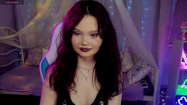 EmilyChaves online show from May 3, 2026, 11:49 am