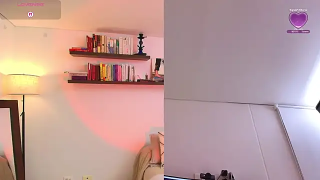 Snapshot of Evelyn__16 chatting on October 10, 2025, 1:04 am Evelyn 16 online show from October 10, 2025, 1:04 am