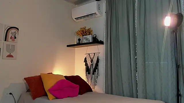 isabella-garcia- online show from September 28, 2025, 8:36 pm