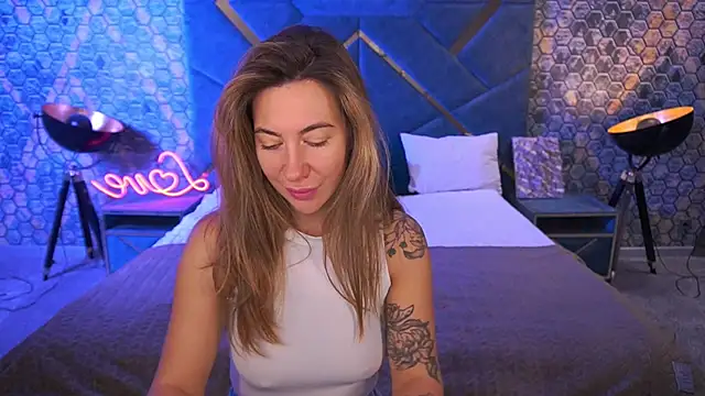 KateShanny online show from November 6, 2025, 6:58 am