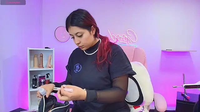 Aphriil   online show from October 21, 2025, 7:47 pm