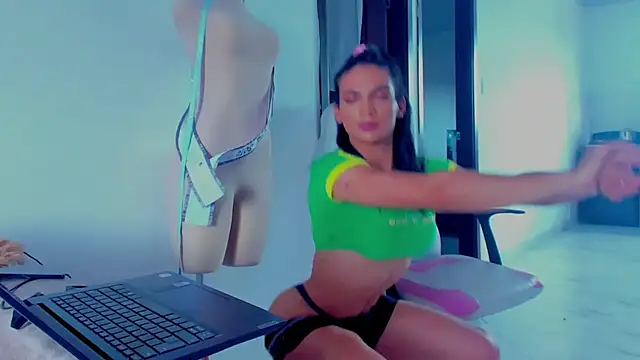 ISA BELLA VZL online show from April 15, 2026, 7:58 pm