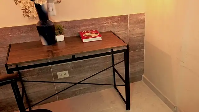 LiLLiAnderson online show from November 14, 2025, 11:31 am