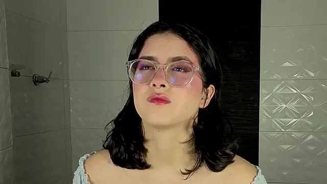 LiLLiAnderson online show from December 22, 2025, 11:51 am