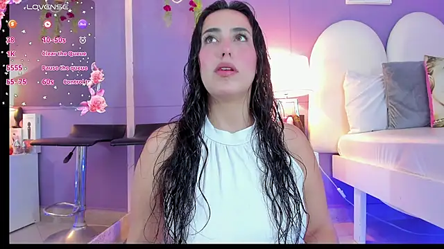 my aleja  online show from November 4, 2025, 2:05 pm