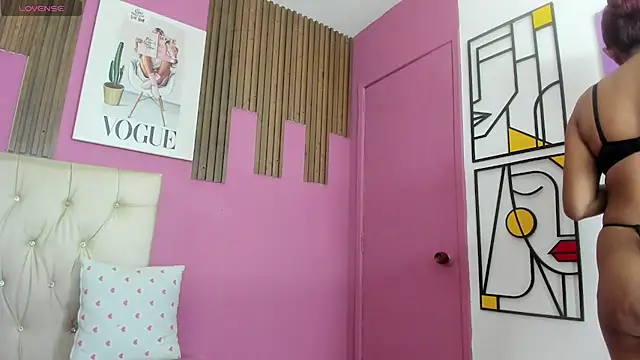 Lucia Spear online show from December 15, 2025, 12:53 pm