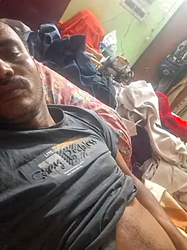 cutecouple1983 online show from November 25, 2025, 8:09 pm