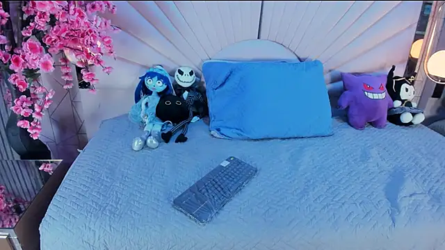 VesperVelvet online show from March 24, 2026, 4:50 am