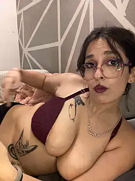 Piggiteablacktea online show from May 16, 2026, 8:29 pm