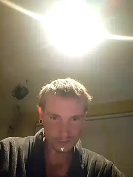 Snapshot of piercingpik chatting on September 30, 2025, 7:41 pm piercingpik online show from September 30, 2025, 7:41 pm