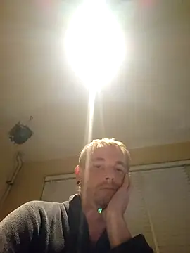 Snapshot of piercingpik chatting on October 7, 2025, 6:05 pm piercingpik online show from October 7, 2025, 6:05 pm