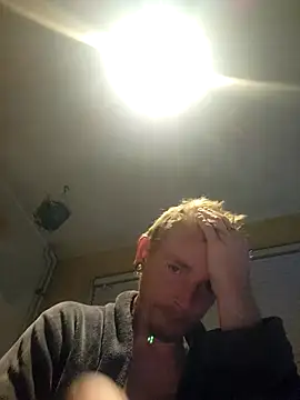 Snapshot of piercingpik chatting on October 22, 2025, 8:41 pm piercingpik online show from October 22, 2025, 8:41 pm