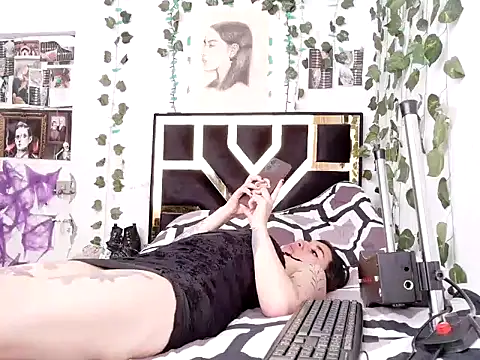 lucywhite13 online show from November 14, 2025, 3:44 pm