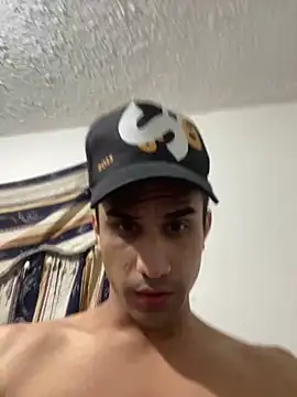 Camachito332 online show from April 7, 2026, 11:37 pm