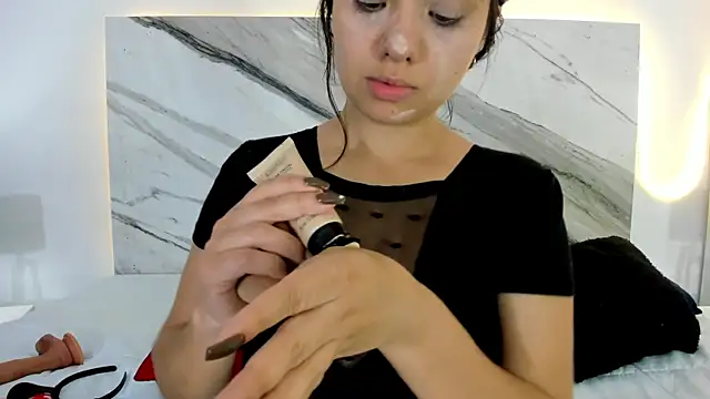 Snapshot of thamiina_ chatting on October 22, 2025, 7:02 pm thamiina  online show from October 22, 2025, 7:02 pm