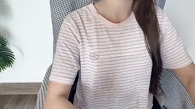 Snapshot of LiLi_Sweetie chatting on October 27, 2025, 4:49 am LiLi Sweetie online show from October 27, 2025, 4:49 am