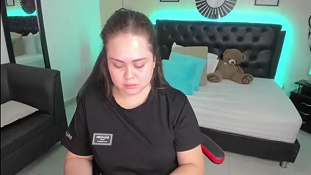 LolaVillalobos online show from September 24, 2025, 11:35 am