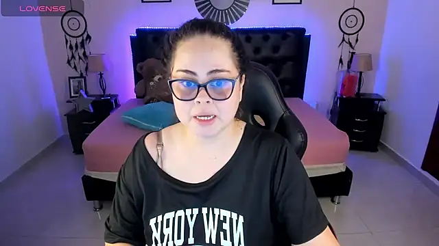 Snapshot of LolaVillalobos chatting on June 29, 2026, 2:39 pm LolaVillalobos online show from June 29, 2026, 2:39 pm