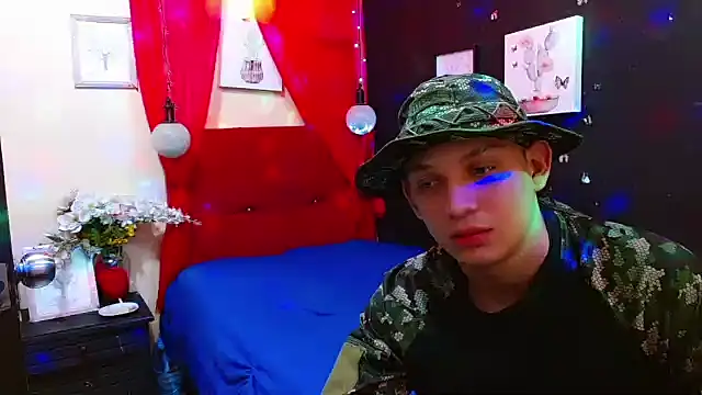 Snapshot of luccasbigcock chatting on October 8, 2025, 1:47 am luccasbigcock online show from October 8, 2025, 1:47 am