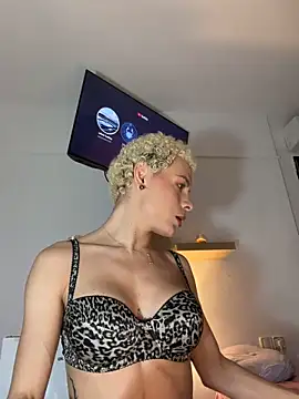 Snapshot of Valeriathonson chatting on March 2, 2026, 12:02 am Valeriathonson online show from March 2, 2026, 12:02 am