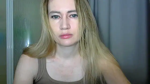 Snapshot of JessFoxxx chatting on September 13, 2025, 1:38 am JessFoxxx online show from September 13, 2025, 1:38 am