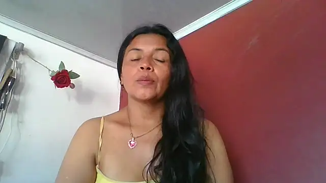 DianaOchoa  online show from April 3, 2026, 2:37 pm
