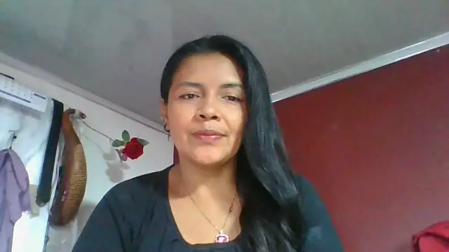 DianaOchoa  online show from May 5, 2026, 8:28 pm