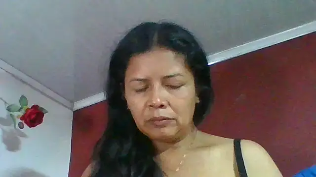 DianaOchoa  online show from May 7, 2026, 10:09 am