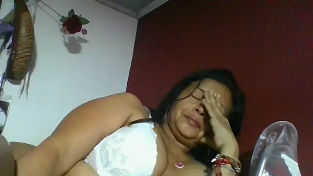 DianaOchoa  online show from May 15, 2026, 10:44 am