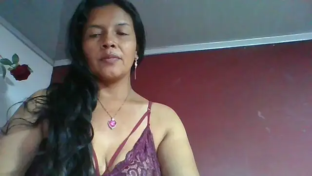 DianaOchoa  online show from May 17, 2026, 10:28 pm